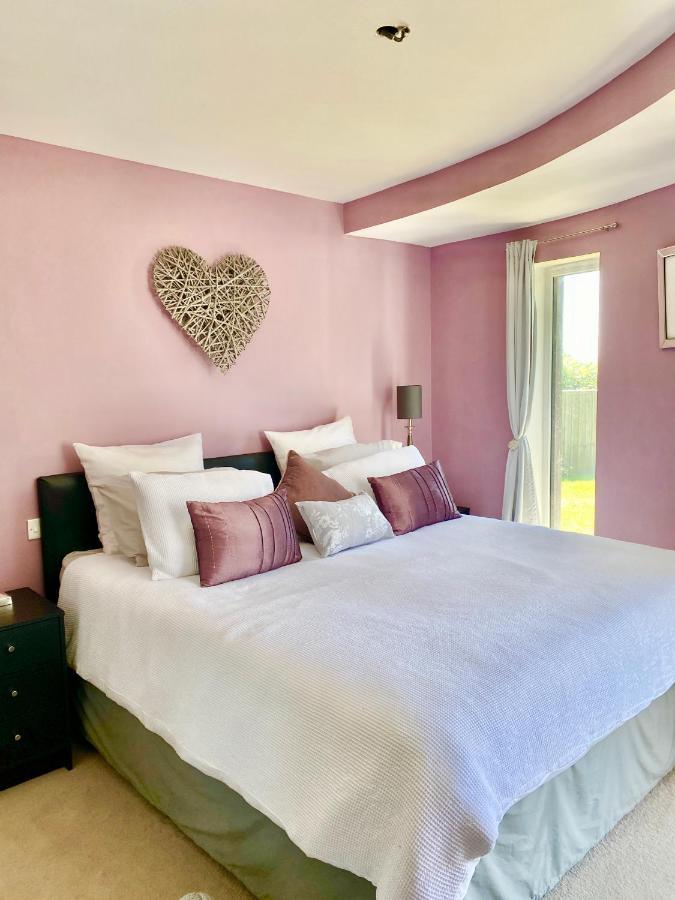 One Of The Best Properties In Lyme! Breathtaking Views Across The Whole Bay. 3 Stories With 2 Tier Veranda Around The Property. Sleeps 6 Лайм-Реджис Экстерьер фото