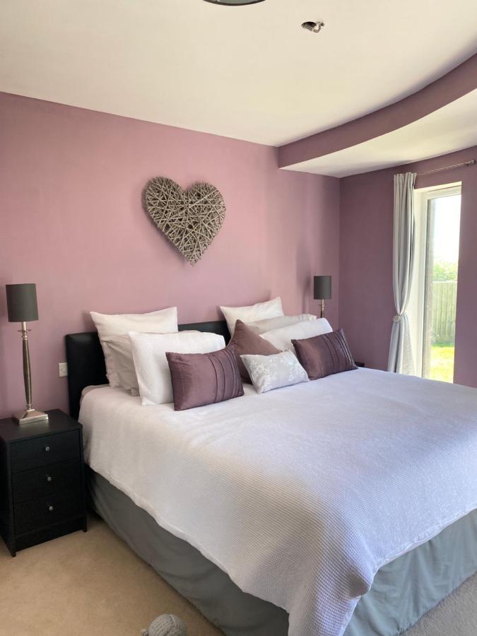 One Of The Best Properties In Lyme! Breathtaking Views Across The Whole Bay. 3 Stories With 2 Tier Veranda Around The Property. Sleeps 6 Лайм-Реджис Экстерьер фото