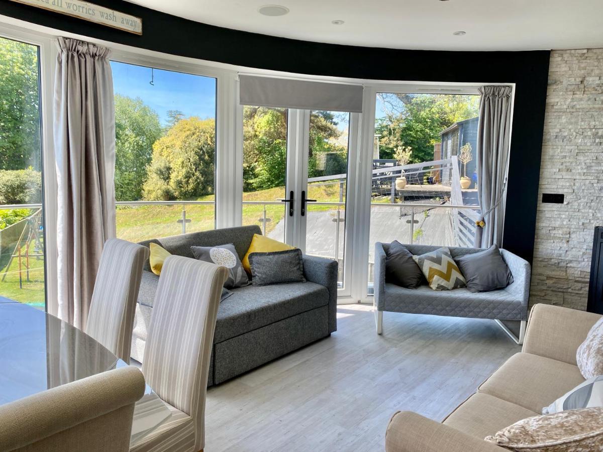 One Of The Best Properties In Lyme! Breathtaking Views Across The Whole Bay. 3 Stories With 2 Tier Veranda Around The Property. Sleeps 6 Лайм-Реджис Экстерьер фото