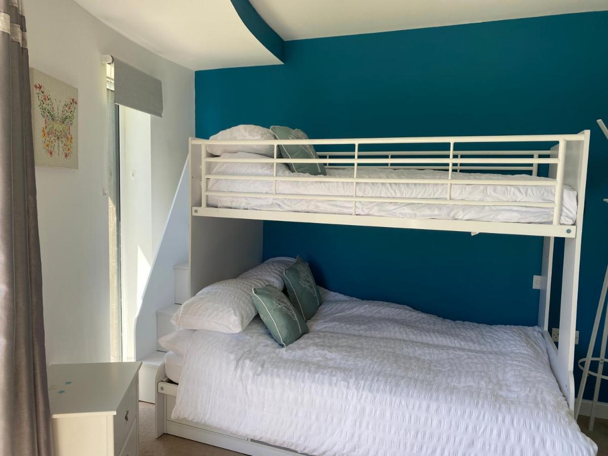 One Of The Best Properties In Lyme! Breathtaking Views Across The Whole Bay. 3 Stories With 2 Tier Veranda Around The Property. Sleeps 6 Лайм-Реджис Экстерьер фото